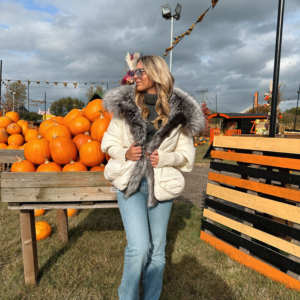 Daunenjacke mit Pelzkragen