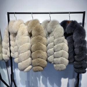 Eleganter Mantel mit Überlappkragen aus echtem Fuchsfell