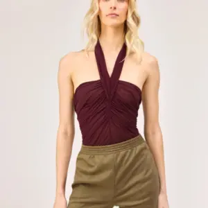 Halterneck-Body mit Trägern