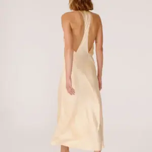 MATERIAL Seiden-Neckholderkleid