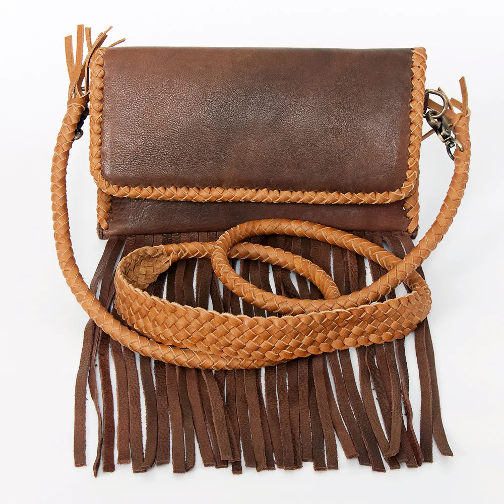 Clutch-Schultertasche aus punziertem Leder